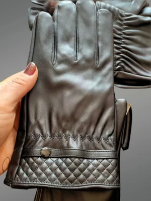 Stylish leather glove