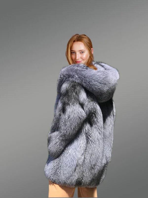 Coat in Fox Fur for Womens to Stay Toasty in Style - Image 2